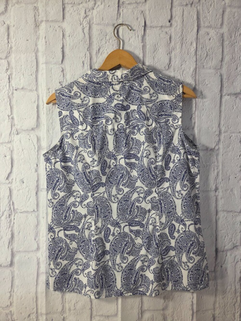 Basic Editions Medium Blue Paisley Button Front Sleeveless Cotton Blend Blouse - Picture 5 of 7